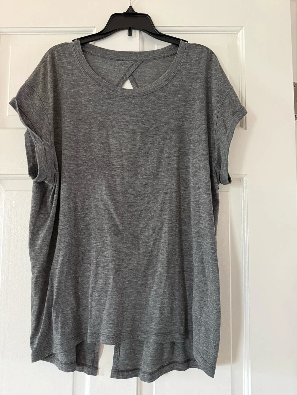 lululemon athletica Heather Gray Open-Slit Short Sleeve Top, Sz 10, Can B Tied!